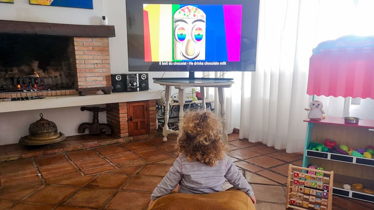 Patricia Álvarez, filóloga: "Los niños de países donde se ve la tele con subtítulos aprenden mejor otros idiomas" Patricia Álvarez, filóloga: "Los niños de países donde se ve la tele con subtítulos aprenden mejor otros idiomas"