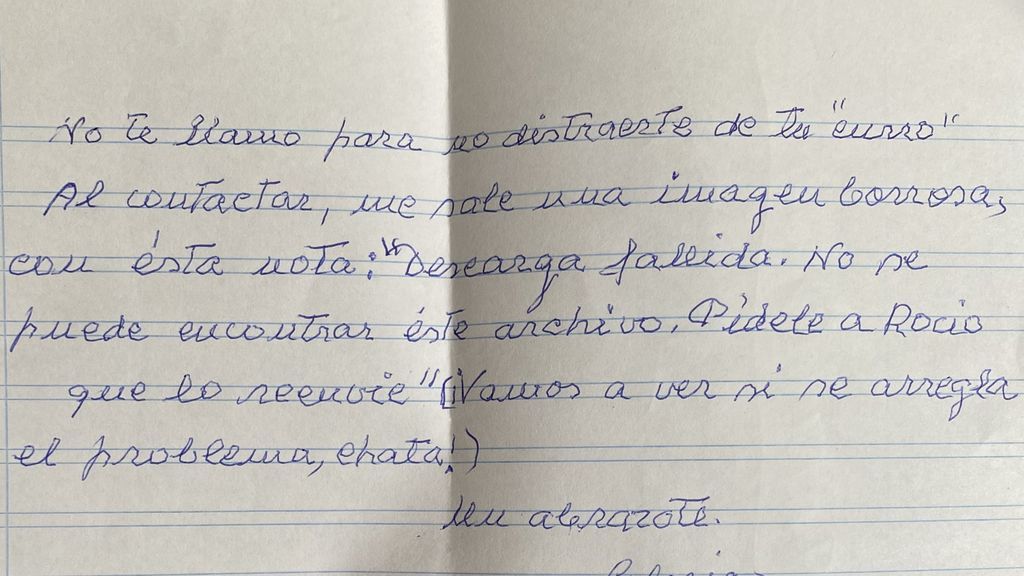 Rocío, su amiga de 84 años en la escalera y una nota en el buzón: "Ella me ayudaría si fuese al revés"