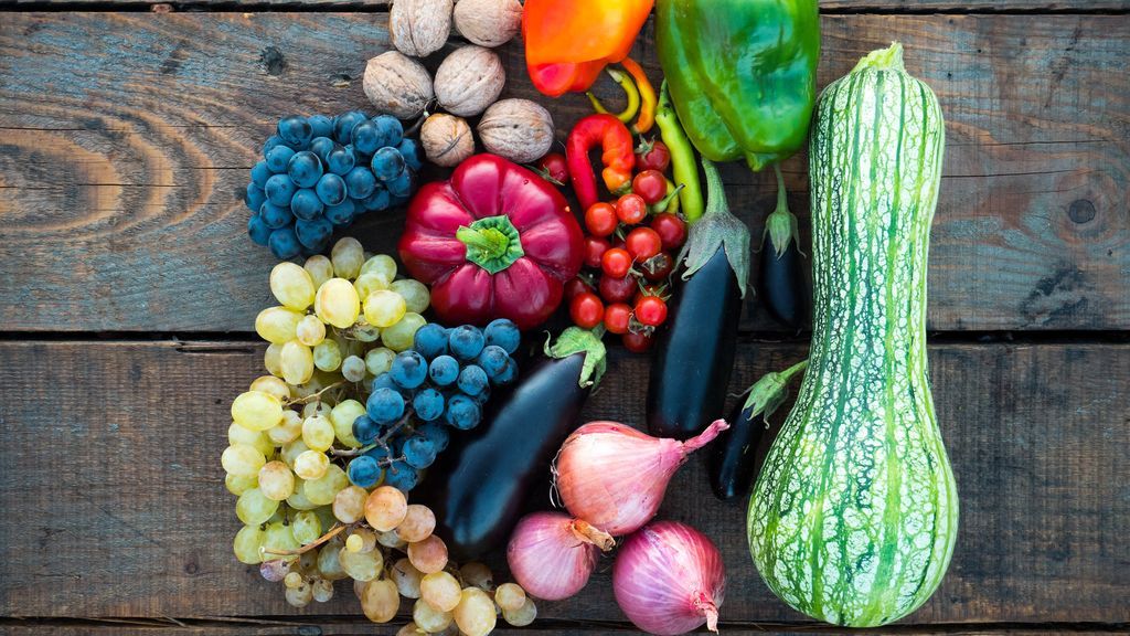 ¿Cuántas piezas de fruta y de verdura tengo que comer diarias para vivir más? Harvard responde