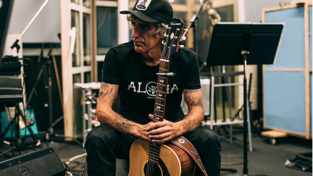 Mikel Erentxun en el estudio de grabación