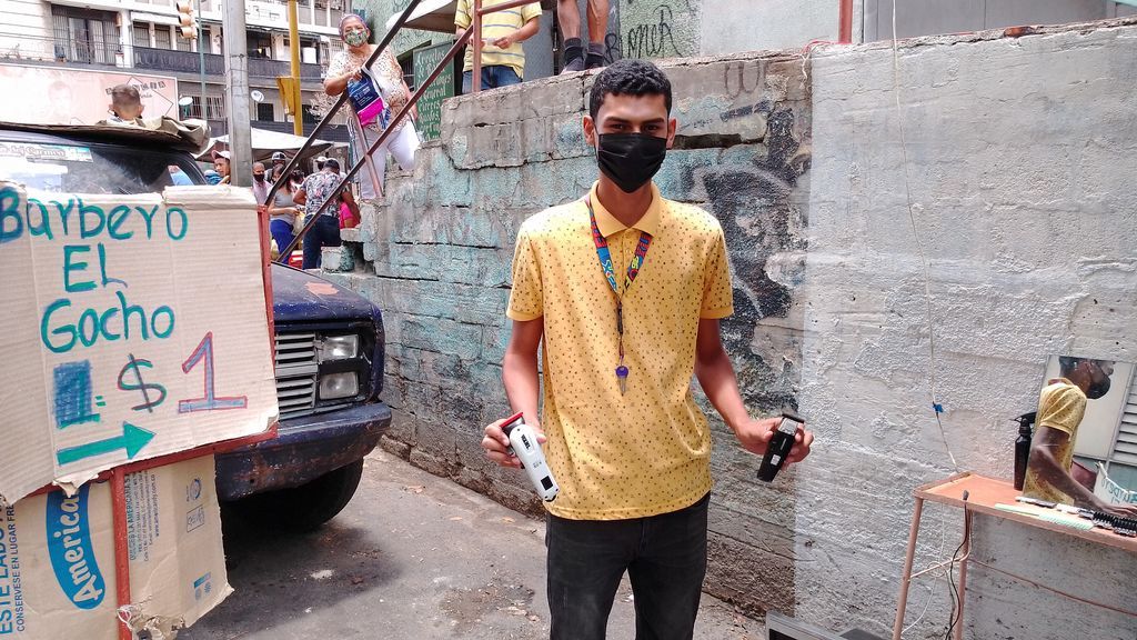 Barberías callejeras en Caracas