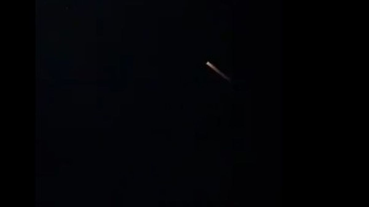 Una gran bola de fuego cruza los cielos de Madrid y causa admiración entre cientos de ciudadanos Una gran bola de fuego cruza los cielos de Madrid y causa admiración entre cientos de ciudadanos