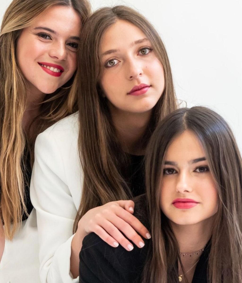 Berenice Lobatón, con Iria y Laura Fernández-Tapias