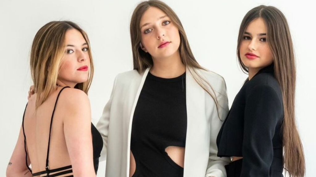 Berenice Lobatón con Iria (izquierda) y Laura (derecha)