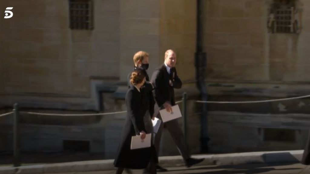 Harry y William a la salida de la capilla