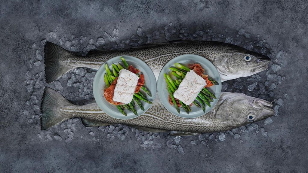 Skrei noruego cocido con jamón curado