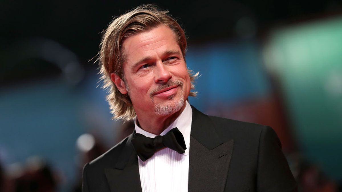 Brad Pitt sale en sillas de ruedas de un hospital y preocupa a todos sus seguidores