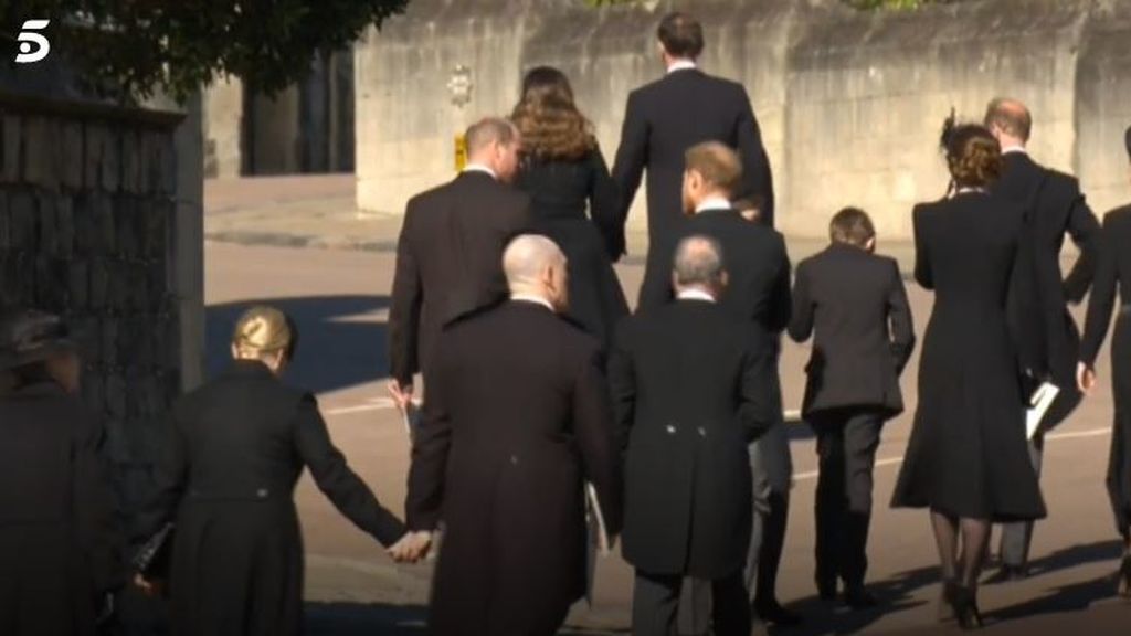 Harry y William a la salida de la capilla