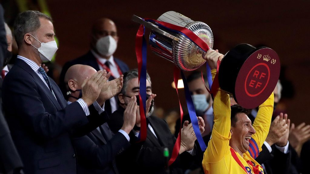 Messi levanta su primera Copa del Rey como capitán del Barça