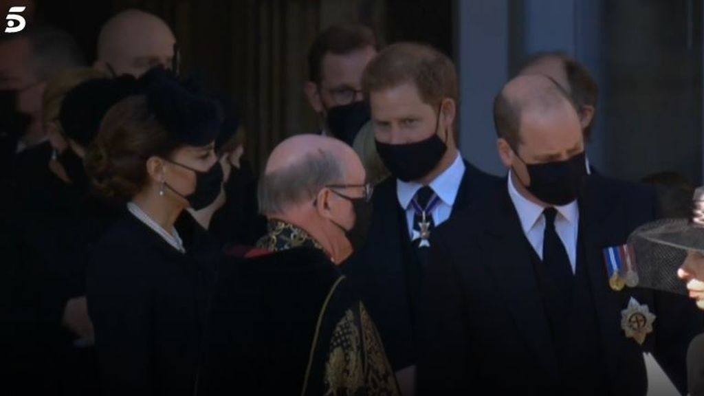 Harry se reencuentra con su familia en el funeral de su abuelo, el príncipe Felipe