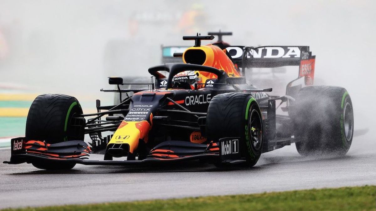 Verstappen se lleva la victoria en Imola: Carlos Sainz remonta hasta el quinto puesto y Alonso, undécimo Verstappen se lleva la victoria en Imola: Carlos Sainz remonta hasta el quinto puesto y Alonso, undécimo
