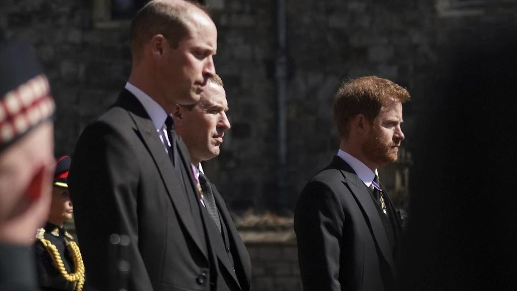 Desvelan lo que los príncipes Guillermo y Harry se dijeron en el funeral del duque de Edimburgo