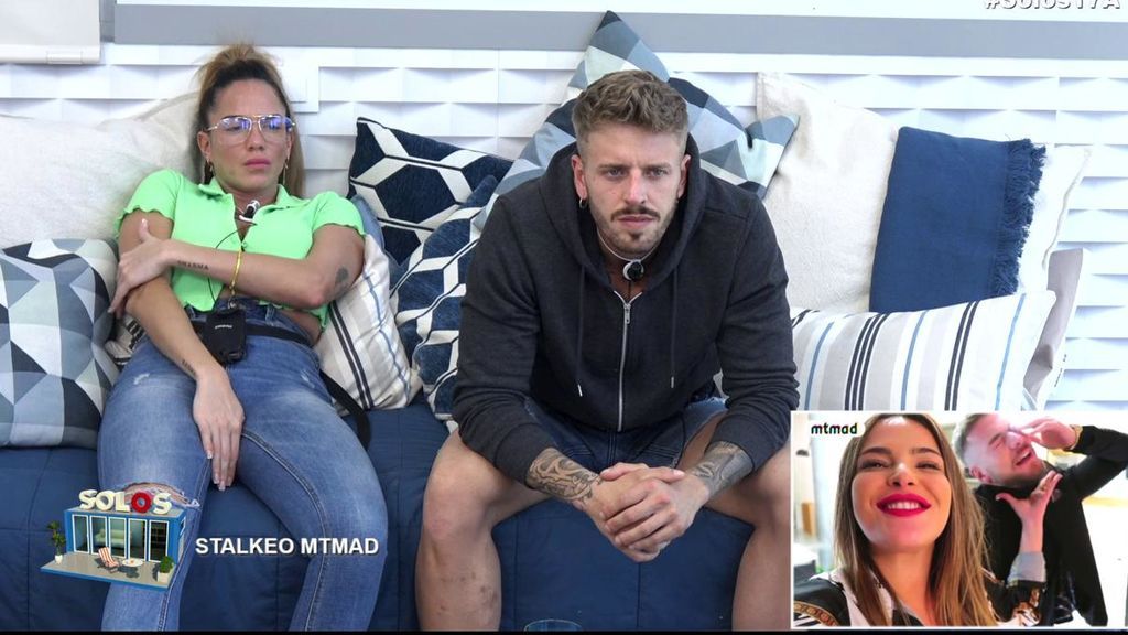 Samira y Óscar ven el vídeo de Marta y Tony