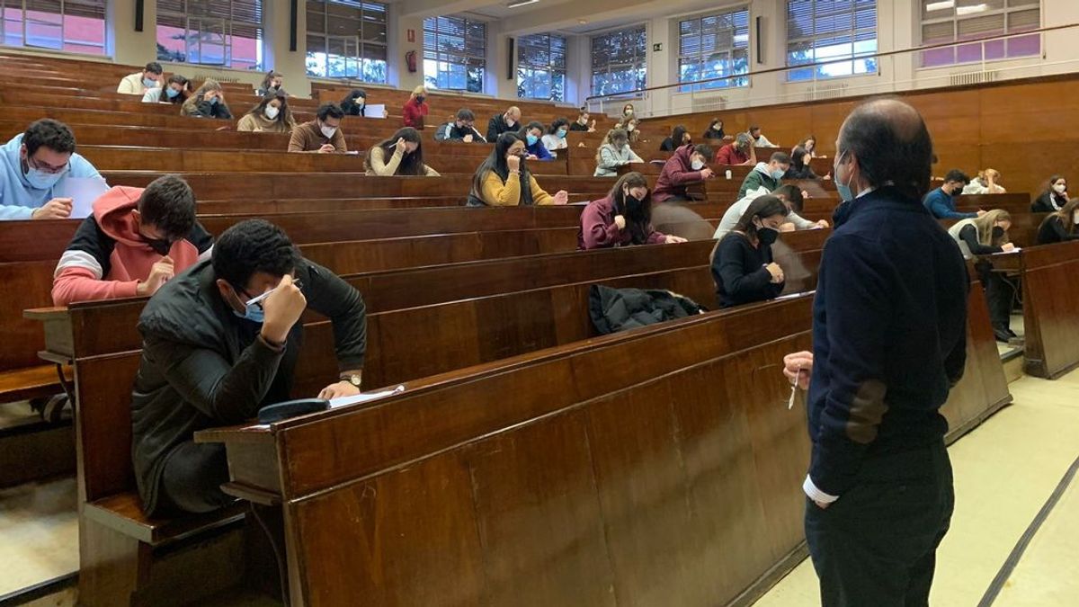 El Gobierno y las comunidades congelan las tasas universitarias El Gobierno y las comunidades congelan las tasas universitarias