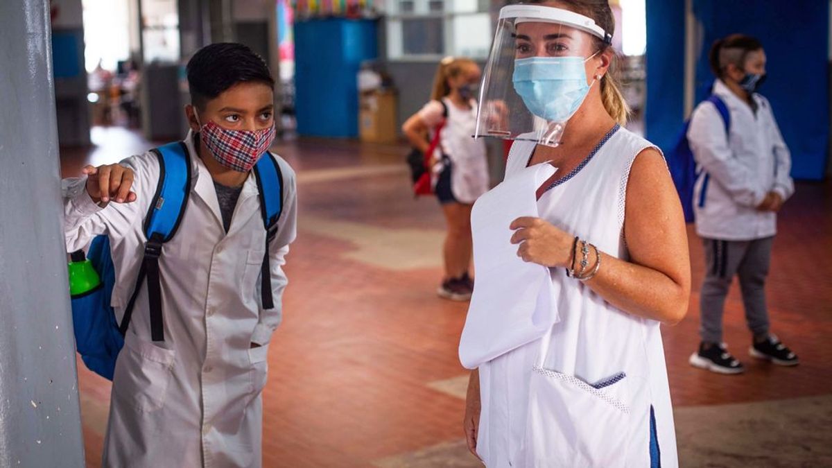 Bronca en Argentina por la presencialidad en las clases, un tribunal da la razón a los padres y docentes Bronca en Argentina por la presencialidad en las clases, un tribunal da la razón a los padres y docentes