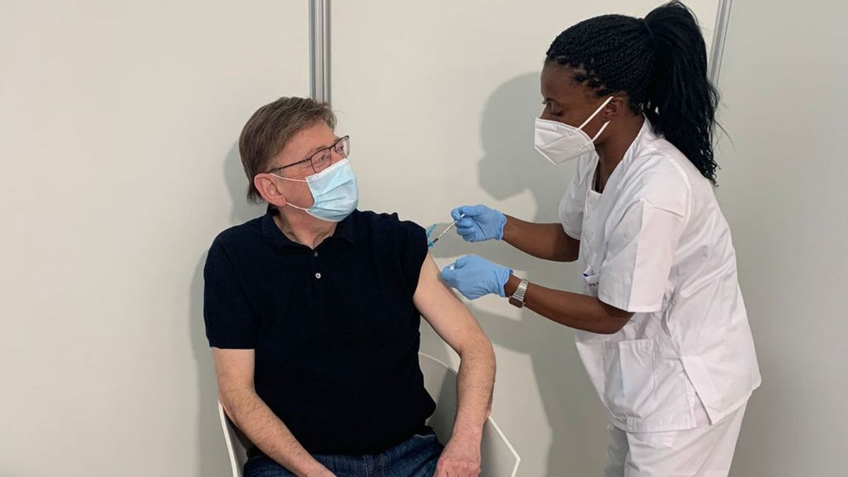 Ximo Puig recibe la vacuna de AstraZeneca Ximo Puig recibe la vacuna de AstraZeneca