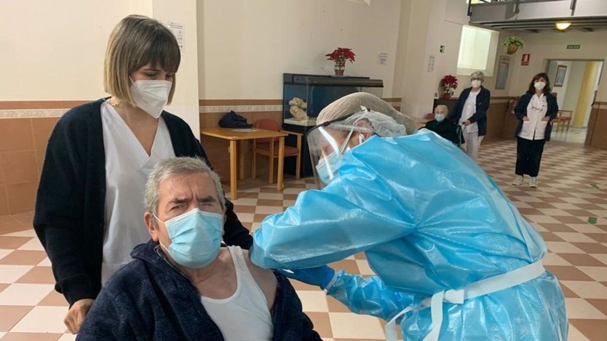 Cuatro positivos, ya vacunados, desatan la alarma en una residencia de Bilbao Cuatro positivos, ya vacunados, desatan la alarma en una residencia de Bilbao
