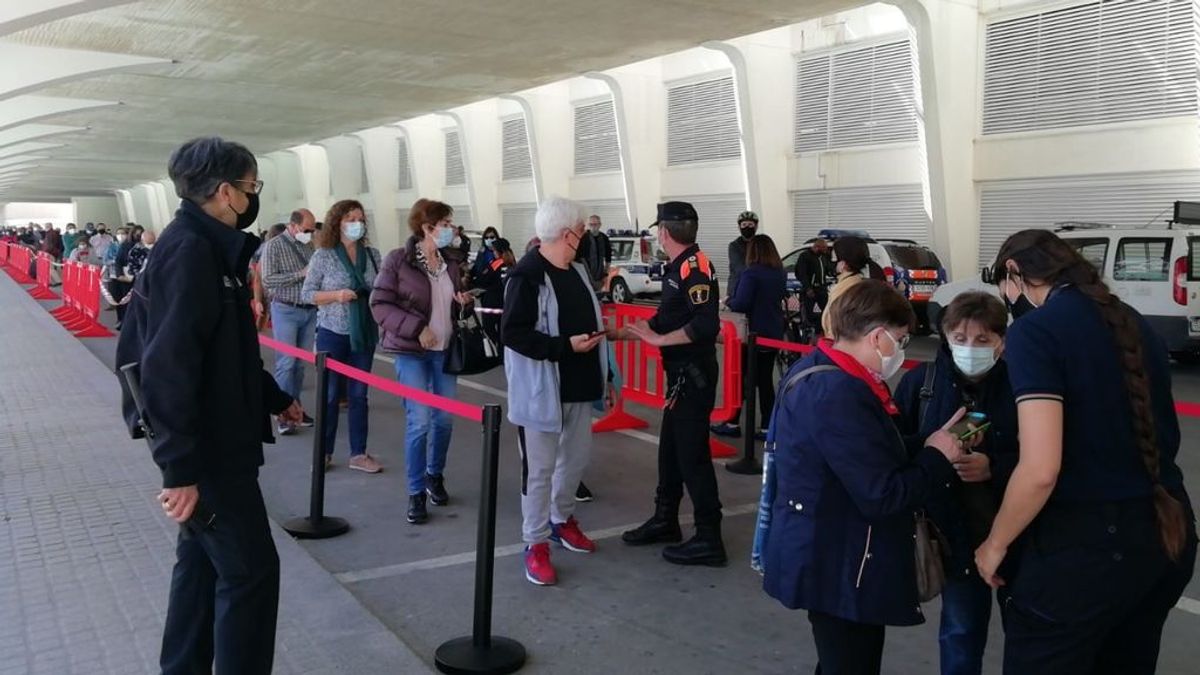Arranca a buen ritmo la primera vacunación masiva de 180.000 personas en la Comunidad Valenciana Arranca a buen ritmo la primera vacunación masiva de 180.000 personas en la Comunidad Valenciana