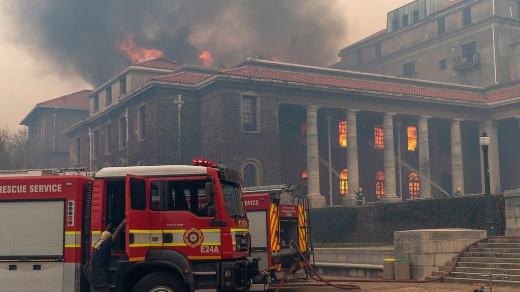 Incendios fuera de control en Ciudad del Cabo arrasan monumentos históricos