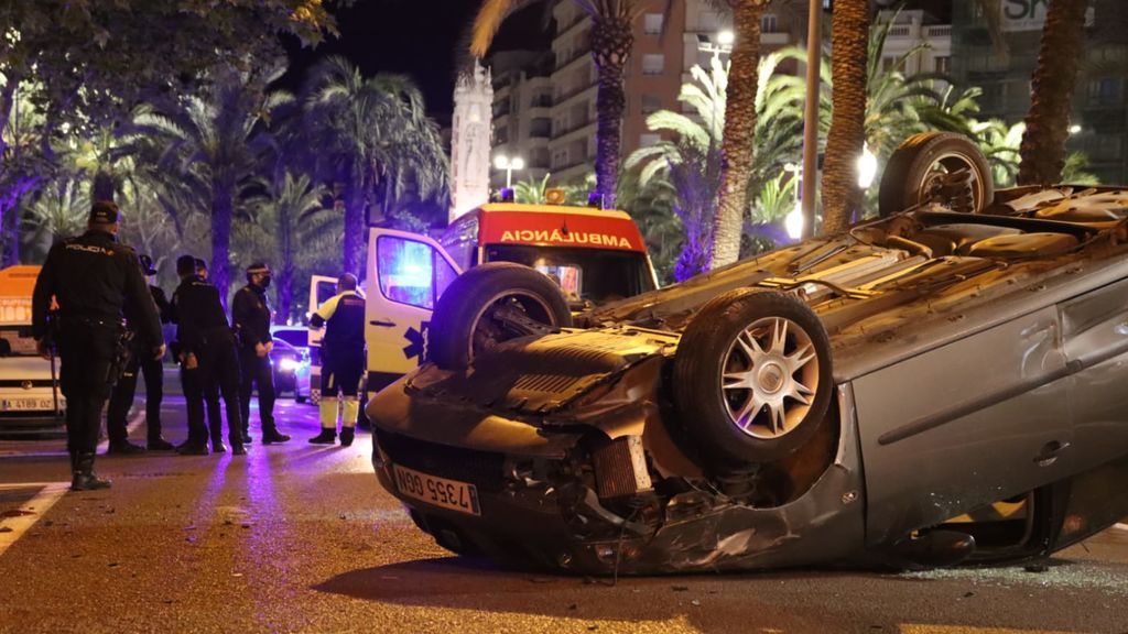 Coche volcado