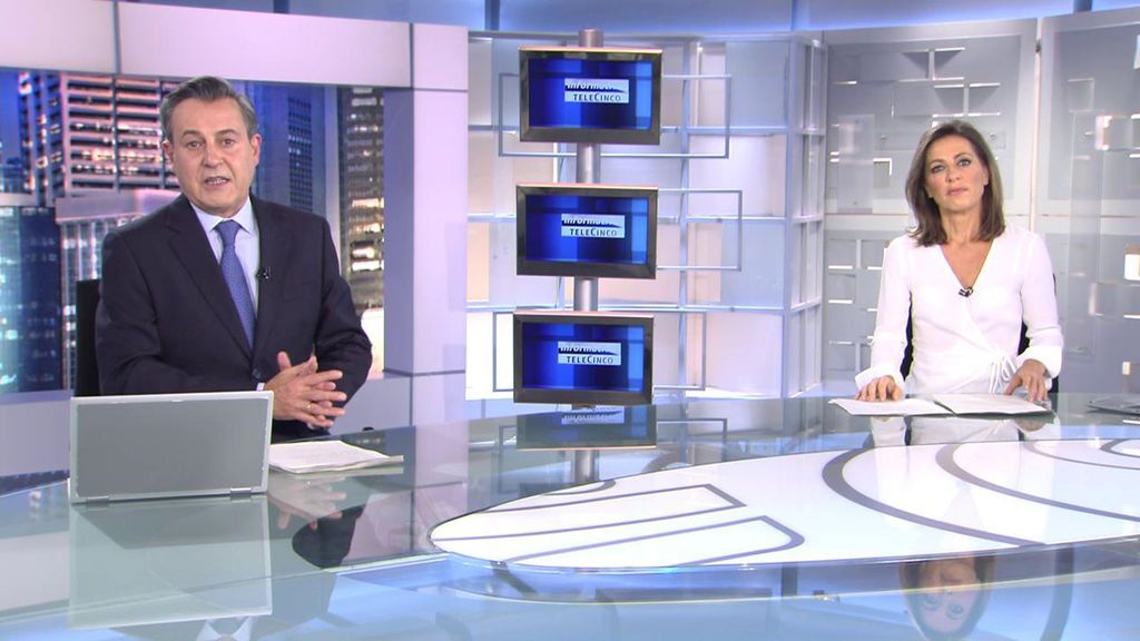 Con José Ribagorda y Ángeles Blanco Informativos Telecinco 2021 Noche 18/04/2021