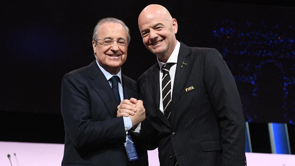 Florentino Pérez y el presidente de la FIFA.