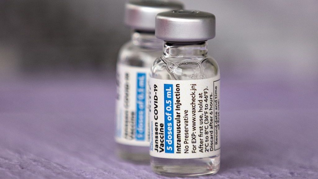 La EMA encuentra vínculo entre los trombos y la vacuna de Janssen, pero apuesta por su uso