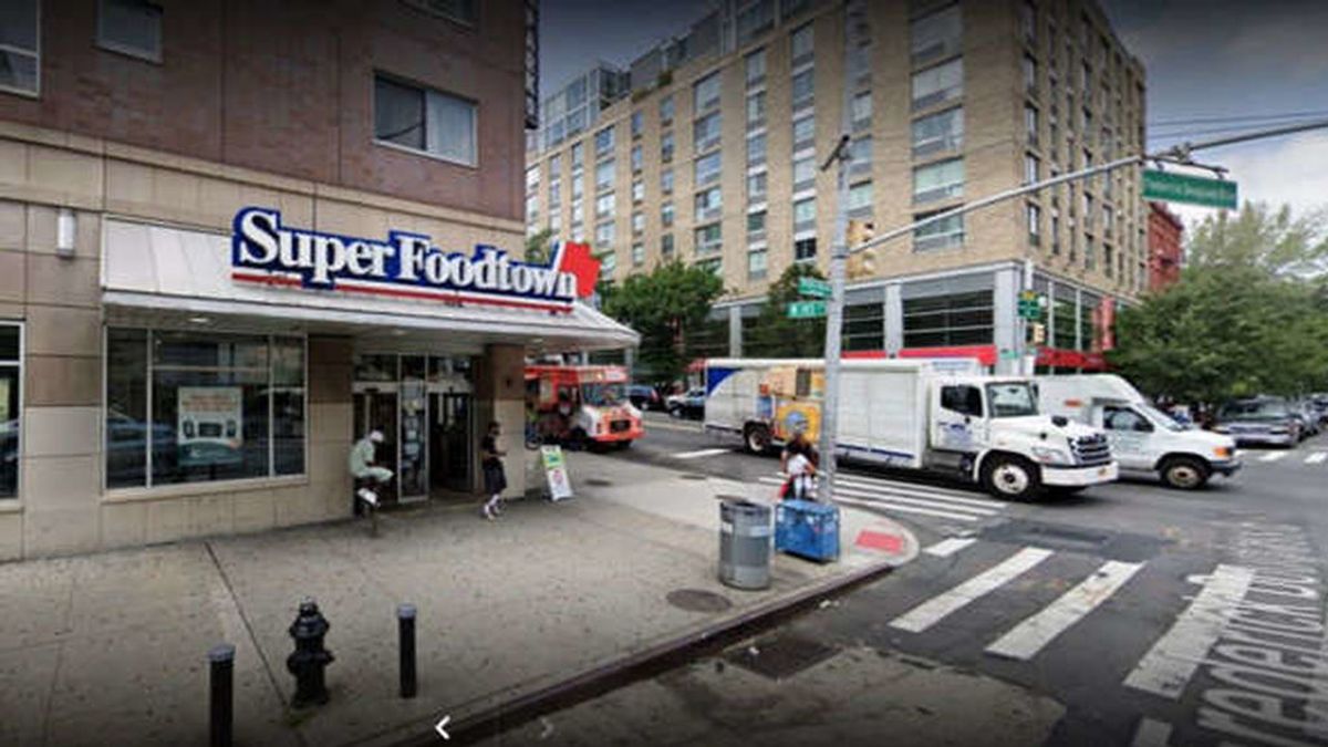 Muere un hombre aplastado por un camión en el garaje de un supermercado en Harlem