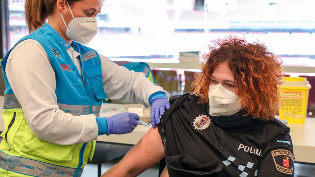 Sanidad descarta AstraZeneca para militares, policías y profesores que todavía no se hayan vacunado Sanidad descarta AstraZeneca para militares, policías y profesores que todavía no se hayan vacunado