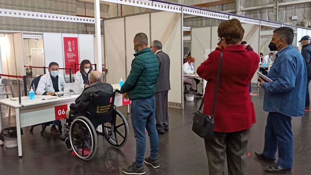 Tres de los cuatro “vacunódromos” valencianos cierra por falta de dosis solo día y medio después de abrir Tres de los cuatro “vacunódromos” valencianos cierra por falta de dosis solo día y medio después de abrir