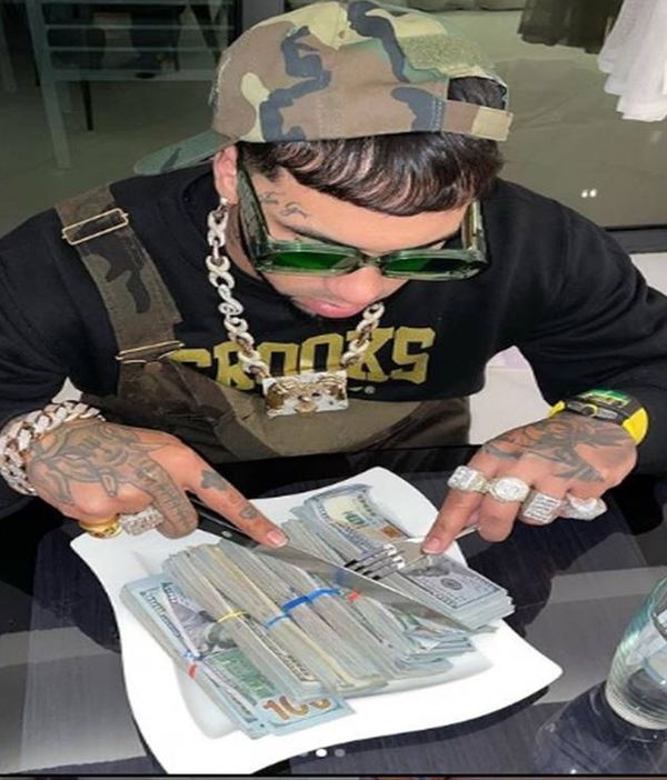 Anuel AA presume de fortuna en su última foto y las redes estallan Yasss