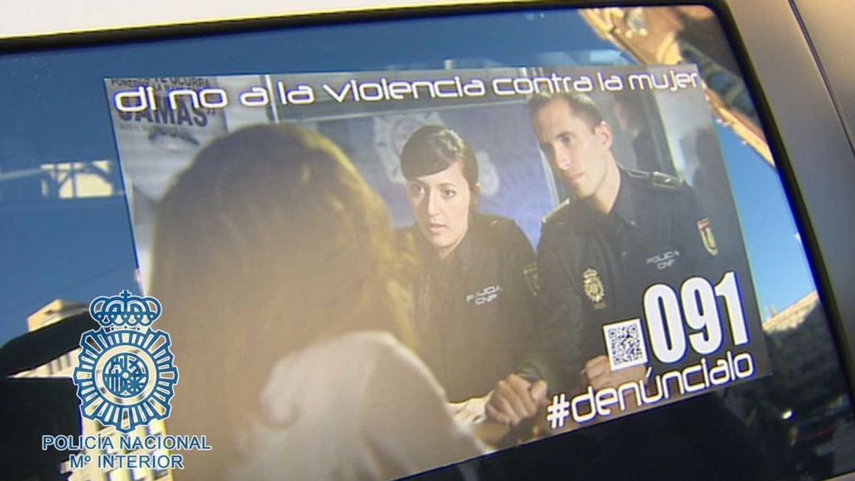 Detenido en Sevilla por acosar y espiar a su mujer con un localizador en el coche Detenido en Sevilla por acosar y espiar a su mujer con un localizador en el coche