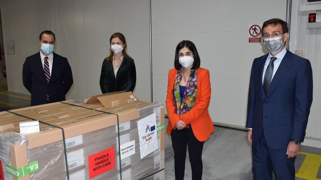 Darias recibe las vacunas de Janssen