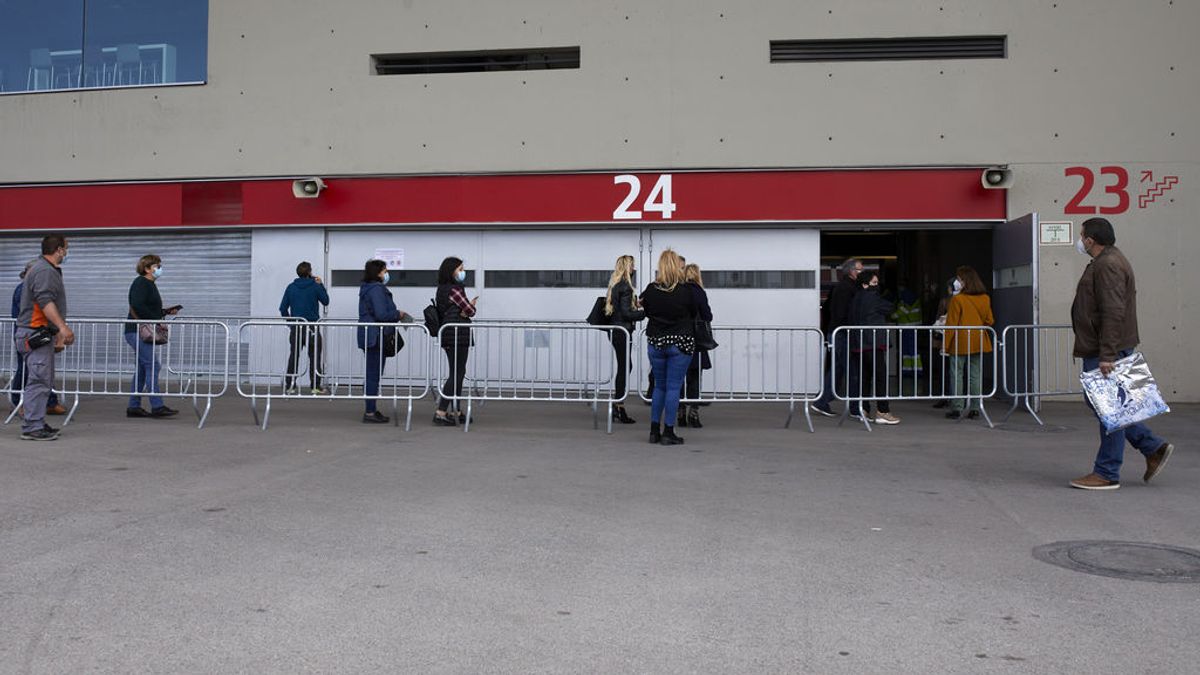 Madrid sube a 2.449 casos pero los hospitalizados por covid bajan Madrid sube a 2.449 casos pero los hospitalizados por covid bajan