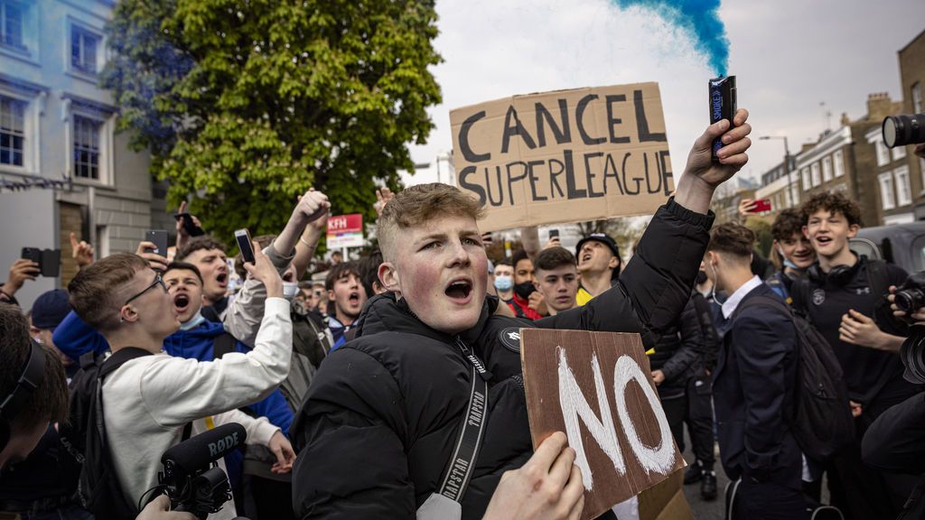 Aficionados del Chelsea protestan contra la creación de la Superliga