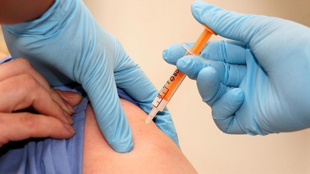 España acelera la vacunación a ritmo de récord: una de cada cinco personas ya ha recibido alguna dosis