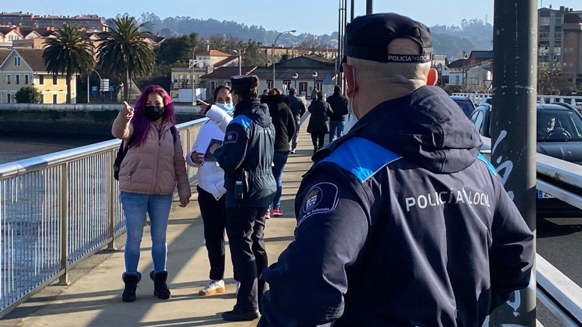 Las policías locales gallegas no podían multar por ir sin mascarilla hasta hace dos meses, según una sentencia Las policías locales gallegas no podían multar por ir sin mascarilla hasta hace dos meses, según una sentencia