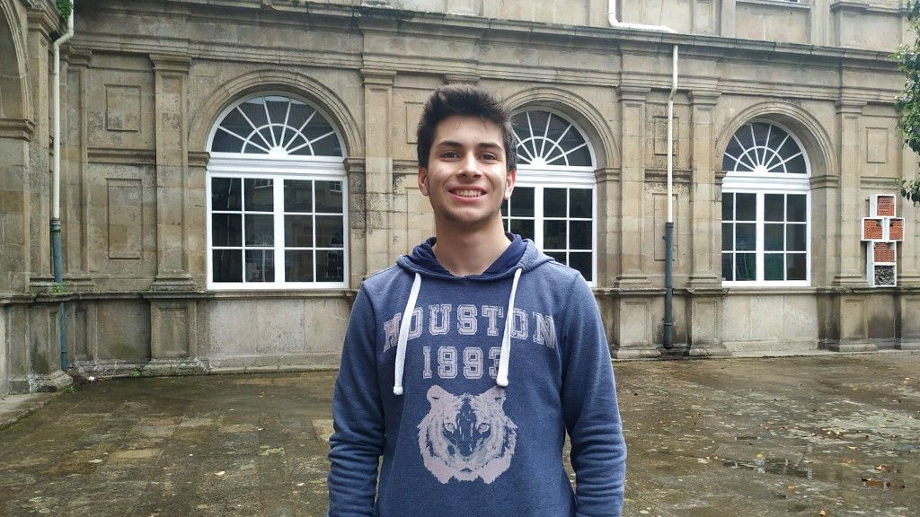 Álvaro Pallas estudia segundo de Bachillerato en el IES Rosalía de Castro de Santiago de Compostela.