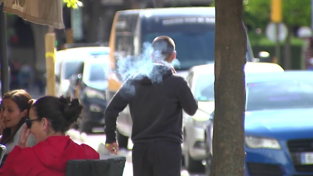 La Comisión Interterritorial de Salud estudia si prohíbe fumar en las terrazas