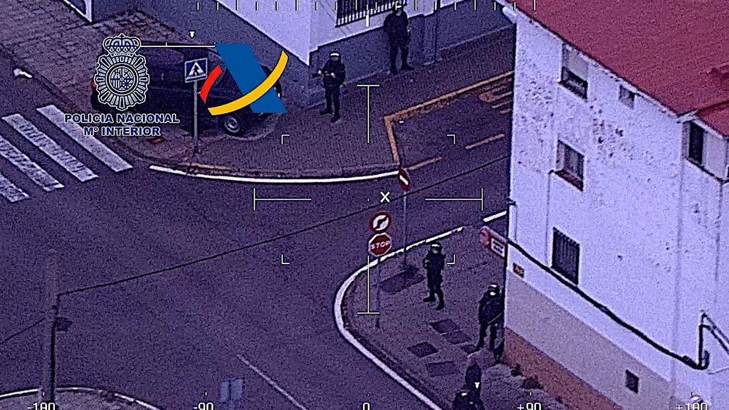 Un momento de la operación desde el helicóptero policial