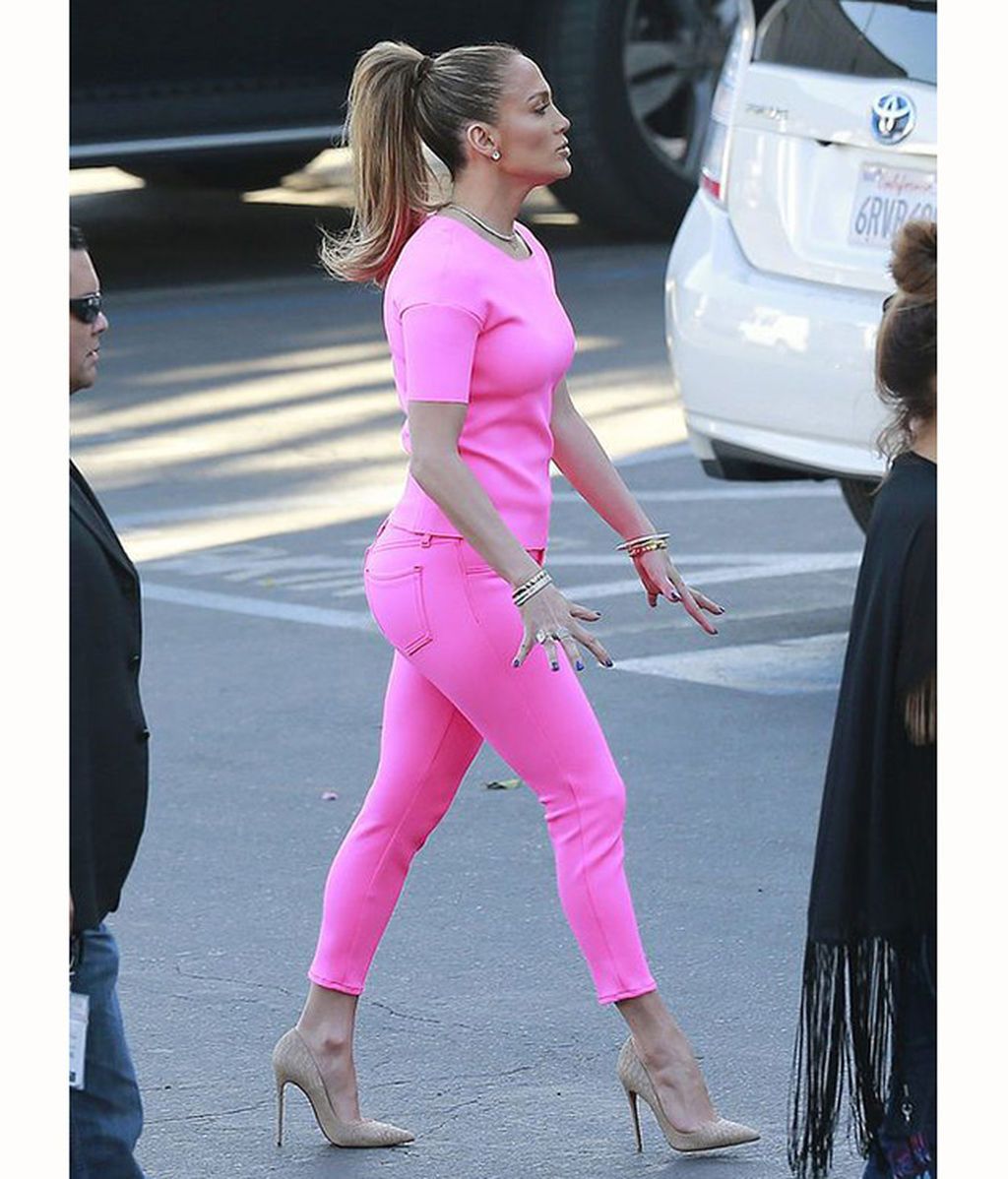 Jennifer Lopez con un vaquero pitillo flúor