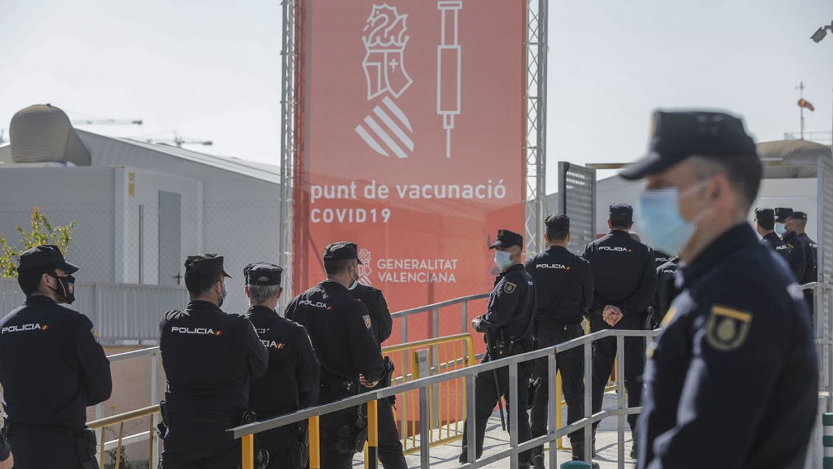 La Policía todavía no tiene instrucciones de Sanidad para vacunarse en Cataluña La Policía todavía no tiene instrucciones de Sanidad para vacunarse en Cataluña