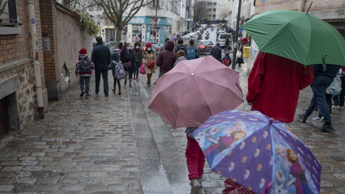 Francia reabrirá los colegios y guarderías pese a la alta tasa de contagios