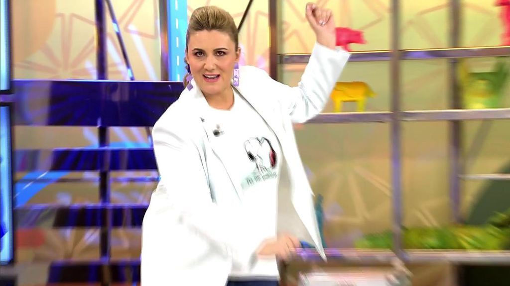 carlotaCarlota Corredera celebra la mejor noticia que podía recibir con una muñeira: ¡Van a vacunar a su madre!