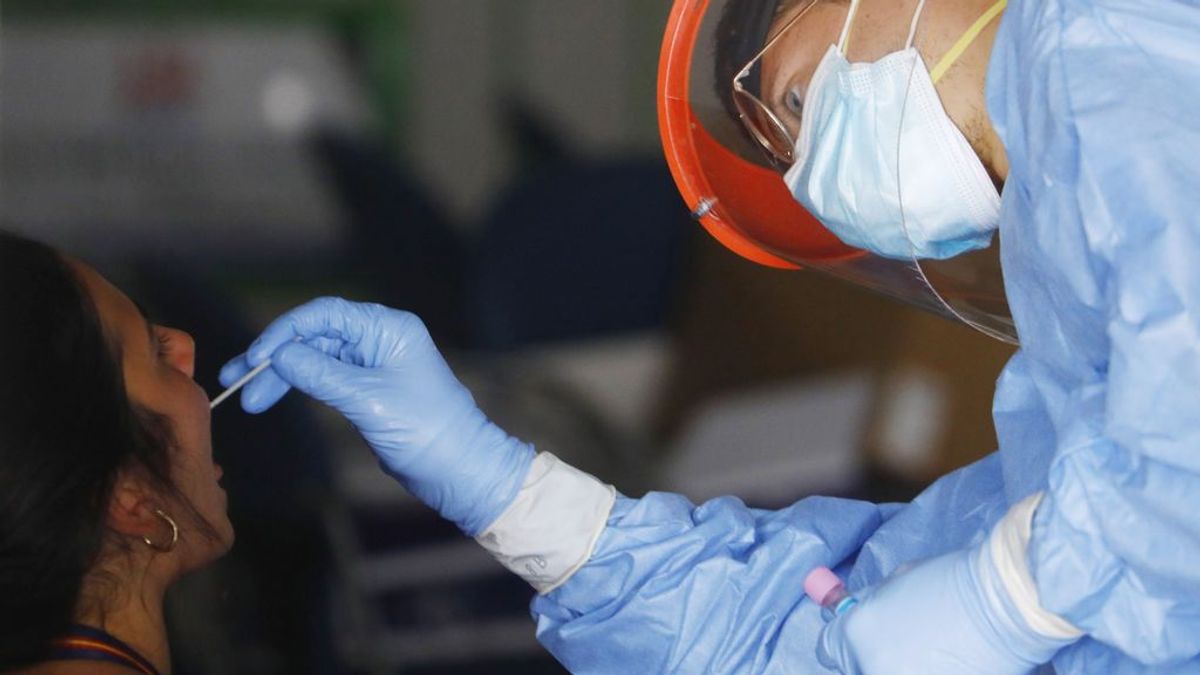 Los hospitalizados por coronavirus en España siguen bajando Los hospitalizados por coronavirus en España siguen bajando