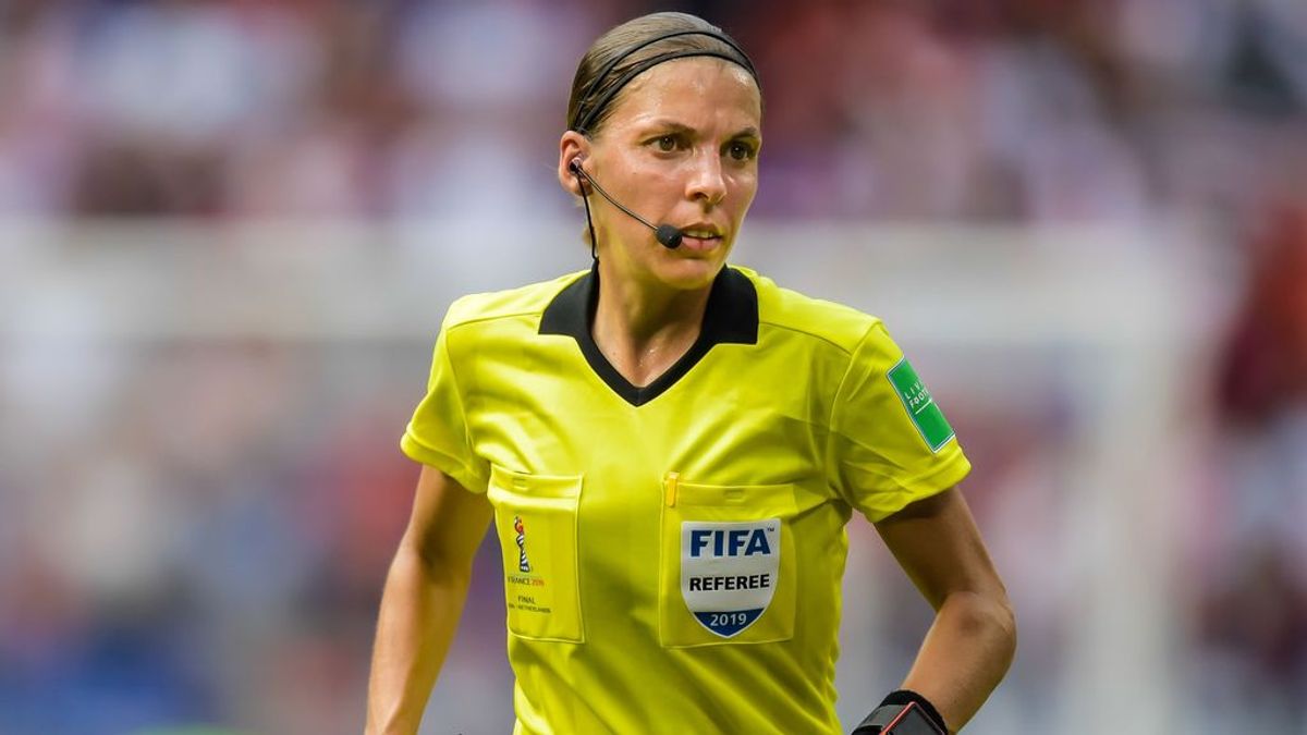 Stéphanie Frappart, de aspirante a profesora de árbitros a seleccionada para pitar en la Eurocopa Stéphanie Frappart, de aspirante a profesora de árbitros a seleccionada para pitar en la Eurocopa