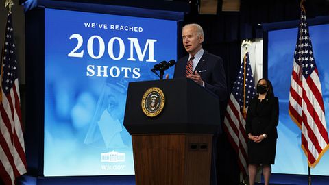 Estados Unidos supera las 200 millones de dosis de la vacuna contra la COVID-19  aplicadas - NIUS