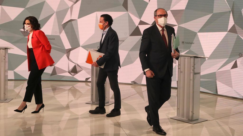 El PP fía la victoria a 100.000 'antisanchistas' y el PSOE llama a rebato a toda la izquierda El PP fía la victoria a 100.000 'antisanchistas' y el PSOE llama a rebato a toda la izquierda