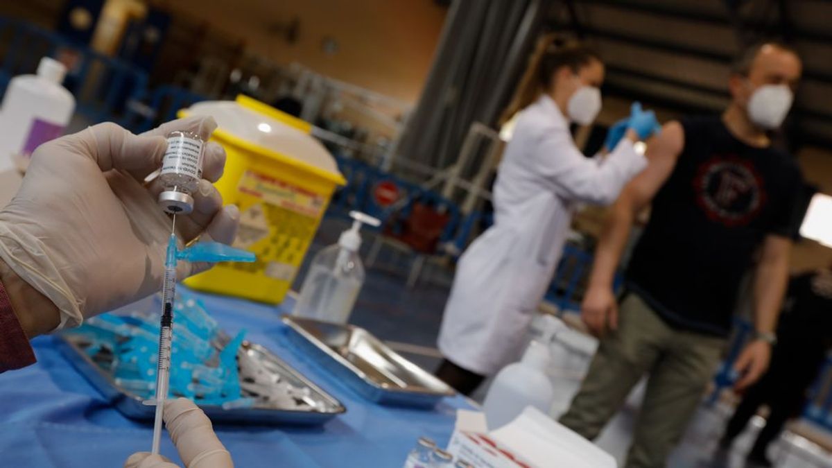 Los autores de la primera explicación sobre los trombos de AstraZeneca sospechan del proceso de fabricación Los autores de la primera explicación sobre los trombos de AstraZeneca sospechan del proceso de fabricación