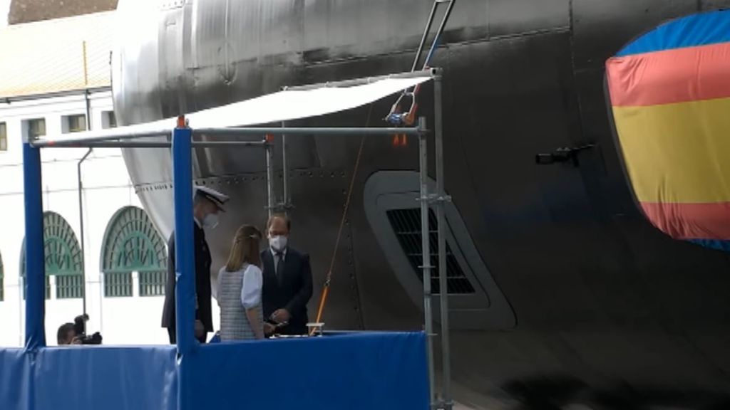 La princesa de Leonor y su padre el rey Felipe VI en la puesta a flote del submarino español